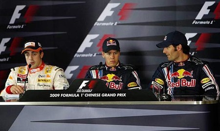 Los Red Bull y Alonso, muy descargados de gasolina
