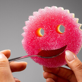 Scrub Daddy aterriza en Mercadona: la pasta y esponja que acaban con la suciedad incrustada por solo 3 euros 