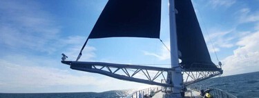 Un ingeniero español ha creado un mástil que convierte viento y olas en electricidad. Su invento puede ser el principio del fin del diésel en los barcos