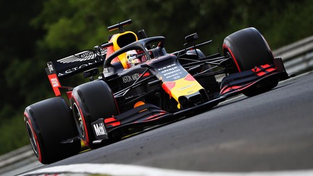 Max Verstappen consigue su primera pole position en la Fórmula 1 y empieza a asustar a Mercedes