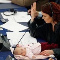 Australia permitirá a los miembros del parlamento amamantar o dar biberón a sus bebés dentro del recinto