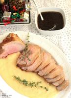 Ternera asada en el horno con guarnición de puré de vainilla. Receta de Navidad 