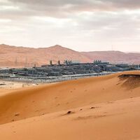 Miles de pozos petroleros agotados podrían ser una mina de oro blanco, y la mayor petrolera del mundo lo sabe: los saudíes van a por litio 