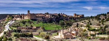 Castillo medieval, murallas, calles de piedra y asador tradicional: el pueblo de película a una hora de Segovia para escaparse todo el año