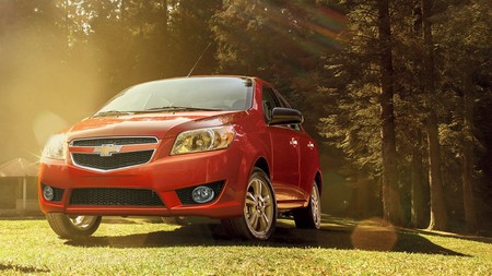 El Chevrolet Aveo estrena facelift en México, y ahora lleva ABS y airbags de serie (en dos versiones)