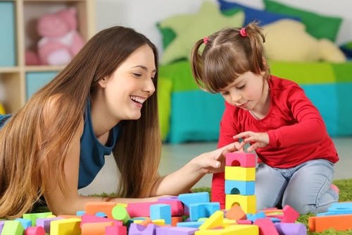 17 juguetes Montessori clasificados por edades para regalar a los niños