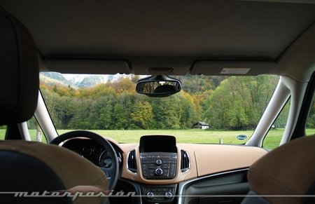 Opel-Zafira-Tourer-08