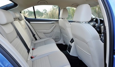 Škoda Octavia 2013 interior beige
