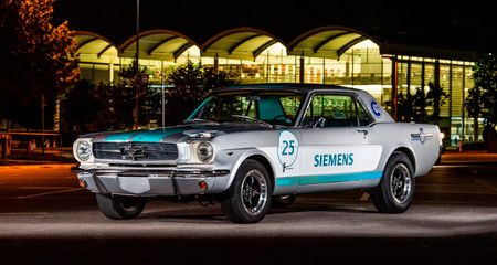 Un Mustang clásico de 1965 se convierte en coche autónomo y pretende coronar la colina de Goodwood