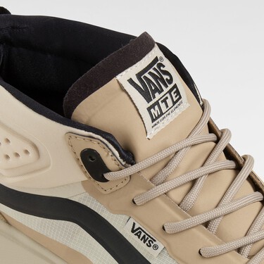 Estas zapatillas de VANS son todo terreno, impermeables y cómodas como para dejarlas ir ahora que están a mitad de precio