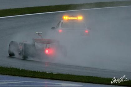 Mark Webber critica abiertamente a Lewis Hamilton