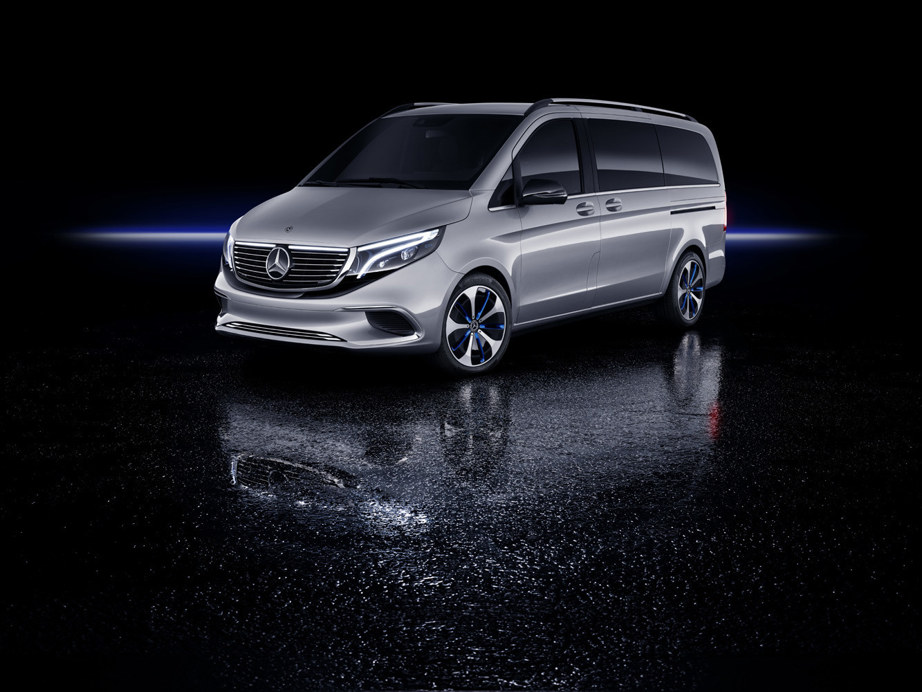 Mercedes-Benz EQV, la marca alemana se estrena en el segmento de las van premium eléctricas