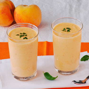 Smoothie o batido cremoso de melocotón y yogur: receta refrescante y nutritiva