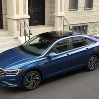 El Volkswagen Jetta 2019 anuncia 12.7 km/l en ciudad y ya tiene fecha en México
