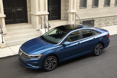 El Volkswagen Jetta 2019 anuncia 12.7 km/l en ciudad y ya tiene fecha en México