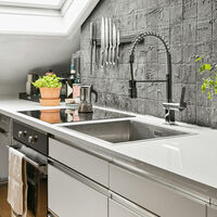 Estropajos a mano, secos y ocultos en el fregadero con el soporte sin taladros fácil de instalar por menos de 2 euros