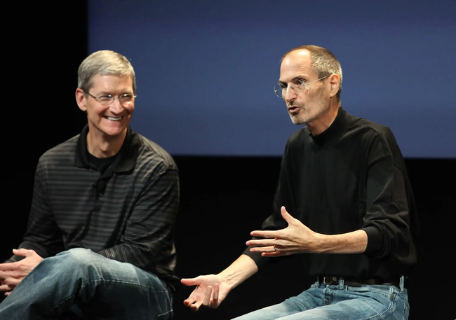 Tim Cook y Steve Jobs
