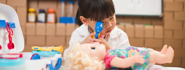 Jugando a ser médico o paciente: nueve beneficios de este clásico juego infantil