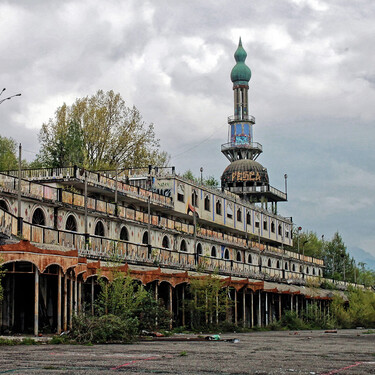 Estaba destinado a ser Las Vegas de Italia, hoy es un pueblo fantasma, paraíso de los exploradores urbanos y amantes de las raves