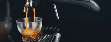 Tu cafetera puede ser todo un hogar para las bacterias: este truco garantiza una correcta limpieza en solo unos minutos 