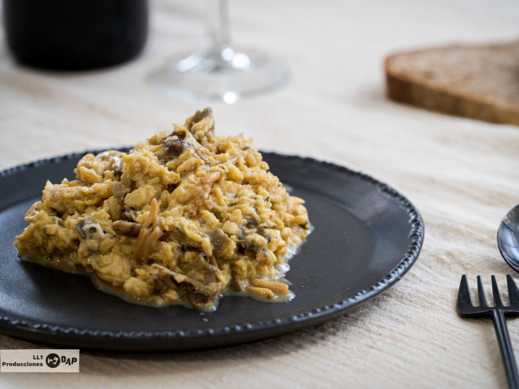 Este año no hay casi setas, pero este plato te puede quitar el capricho usando variedades deshidratadas o de cultivo