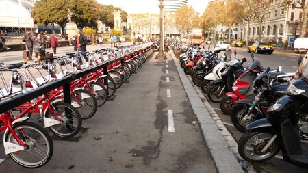 Como Aparcar En La Acera Co Tu Moto Sin Llevarte Una Multa 005