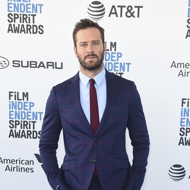 Armie Hammer se convierten en el hombre más elegante de los Independent Spirit Awards 
