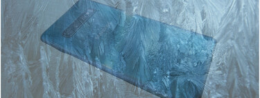 Un guía sueco perdió su móvil bajo el hielo. Tres horas después, comprobó la resistencia de los smartphones actuales