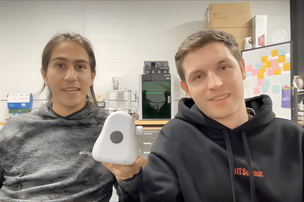 Un joven desarrolló un dispositivo para ayudar a su abuelo a combatir la soledad. Ahora trabaja en Silicon Valley