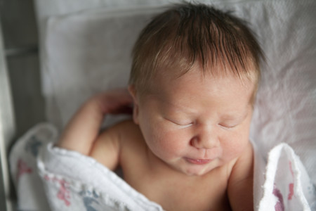 La increíble historia de una madre que adopta a los bebés que nadie quiere porque van a morir