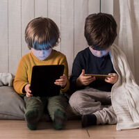 Mala postura y dolor de cuello por el uso del móvil en niños y adolescentes  