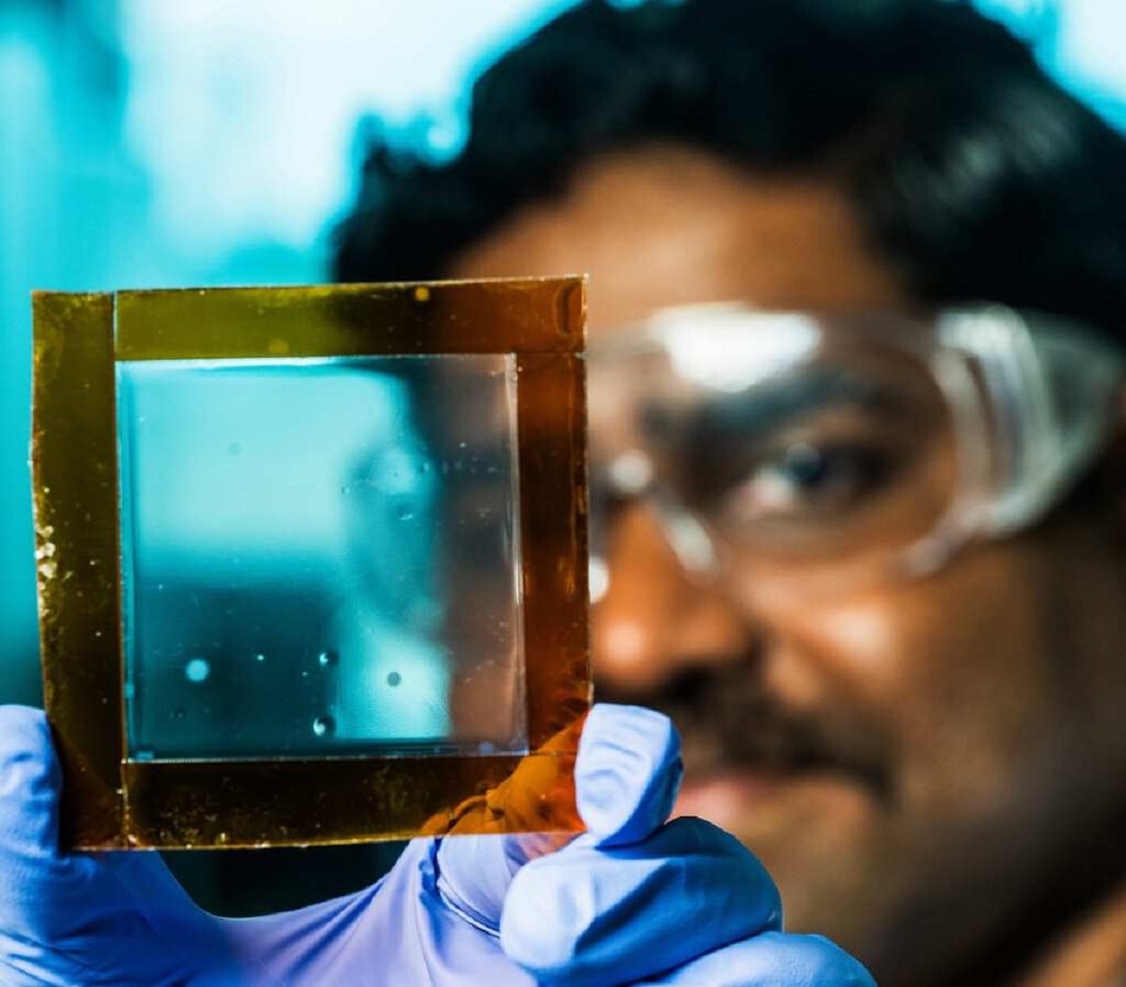 Esta pintura transparente para los cristales promete que gastemos menos aire acondicionado: cambia de tono cuando hace más calor 