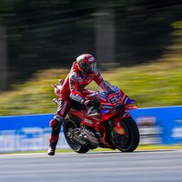 ¡Sorpresa! Pecco Bagnaia resurge para hacer su primera pole de la temporada gracias a una caída de Marc Márquez 