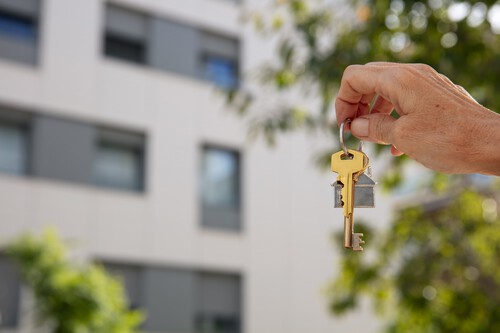 Preguntas que hay que hacer sobre la fachada antes de comprar una casa para soportar mejor los veranos calurosos