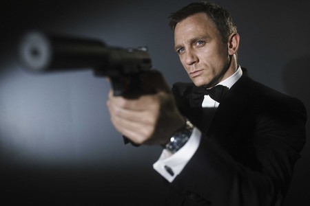 En la carrera por el contenido propio: Apple está pujando por quedarse con los derechos de James Bond