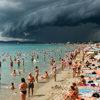 Achávamos que os 28 °C do Mediterrâneo eram uma maravilha para nadar. Mas o calor acumulado em agosto é cobrado em setembro 