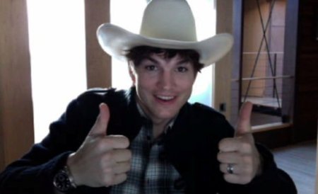 Ashton Kutcher, agárrate los machos ¡Sara Leal ha hablado!