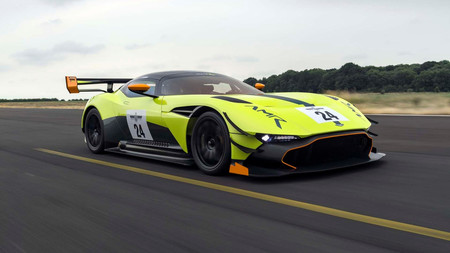 Aston Martin Vulcan AMR Pro: ¿se puede hacer un Vulcan aún más brutal? Pues sí...