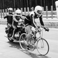 240 km/h en bicicleta y a rebufo de un Porsche 935: la historia real de un récord loquísimo de velocidad que acabó en tragedia