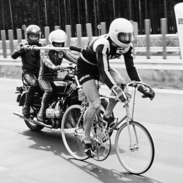 240 km/h en bicicleta y a rebufo de un Porsche 935: la historia real de un récord loquísimo de velocidad que acabó en tragedia