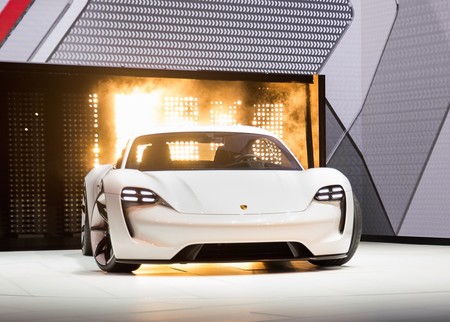 La mayoría de los pedidos del Porsche Taycan vienen de clientes de Tesla