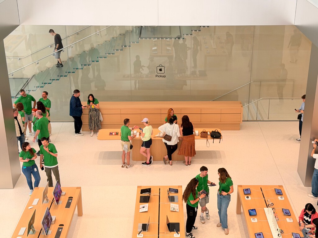 La reforma de Passeig de Gràcia acaba con las plazas públicas. El producto vuelve al centro, como dictaba Steve Jobs 