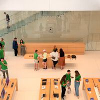 La reforma de Passeig de Gràcia acaba con las "plazas públicas". El producto vuelve al centro, como dictaba Steve Jobs 