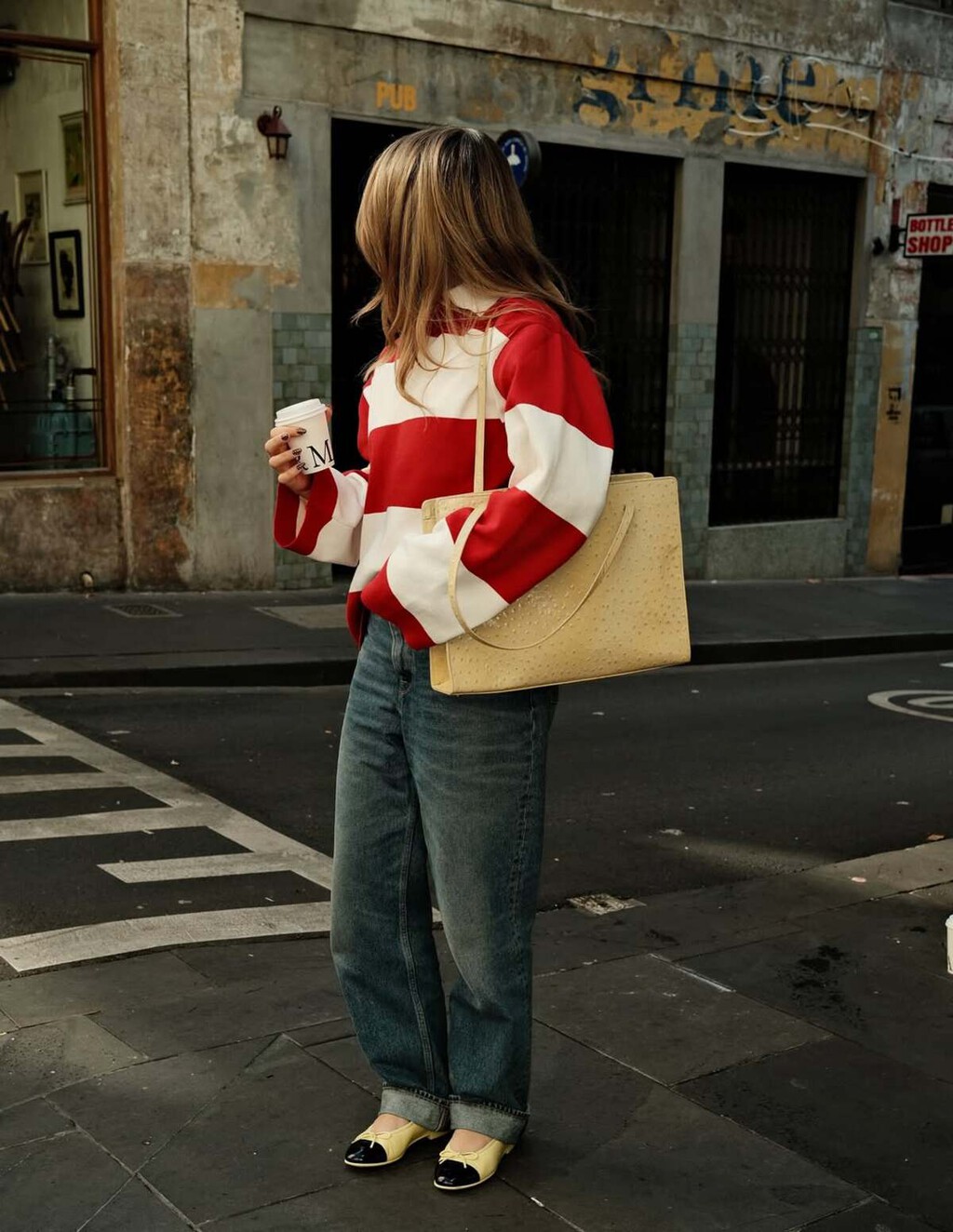 Las nuevas New Balance en color mocha mousse que se han convertido en el calzado favorito de las pijas este otoño 