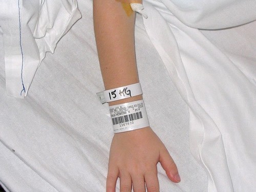 Doce niños le dieron una paliza en el recreo y tuvo que ser hospitalizada, con ocho años de edad 