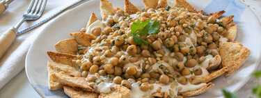 Cómo hacer fatteh, la ensalada de garbanzos especiados, yogur y pan de pita más crujiente de Oriente Medio