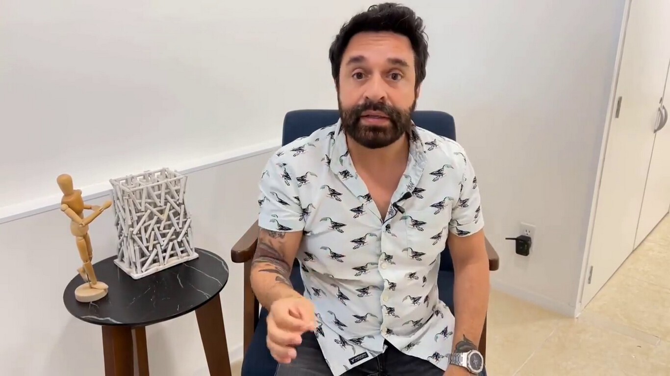 Reynaldo Rossano rompe en llanto por estar alejado de sus hijos a causa de  su situación económica: "cuando te compre lo que tú quieras, ¿me vas a  volver a querer?"