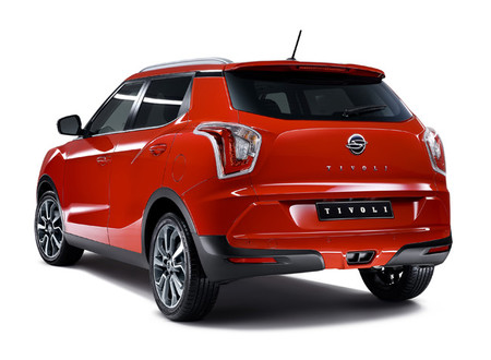 SangYong Tivoli Rojo Trasera