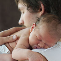 Se recogen firmas para pedir que el permiso de paternidad de ocho semanas sea retroactivo al 1 de marzo 