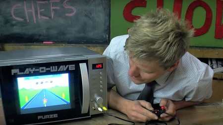 ¿Un microondas con pantalla para juegos integrada? Este inventor lo ha hecho posible